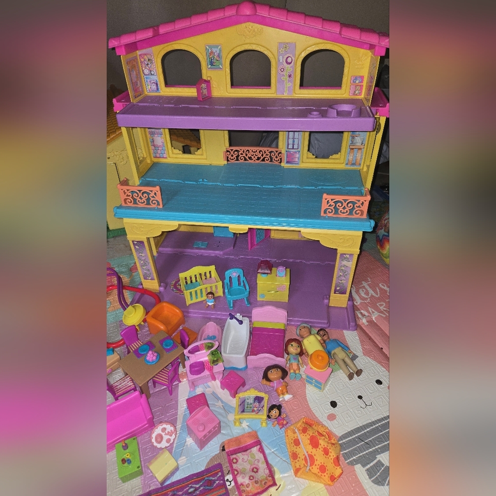 Dora Dollhouse With Accesories
